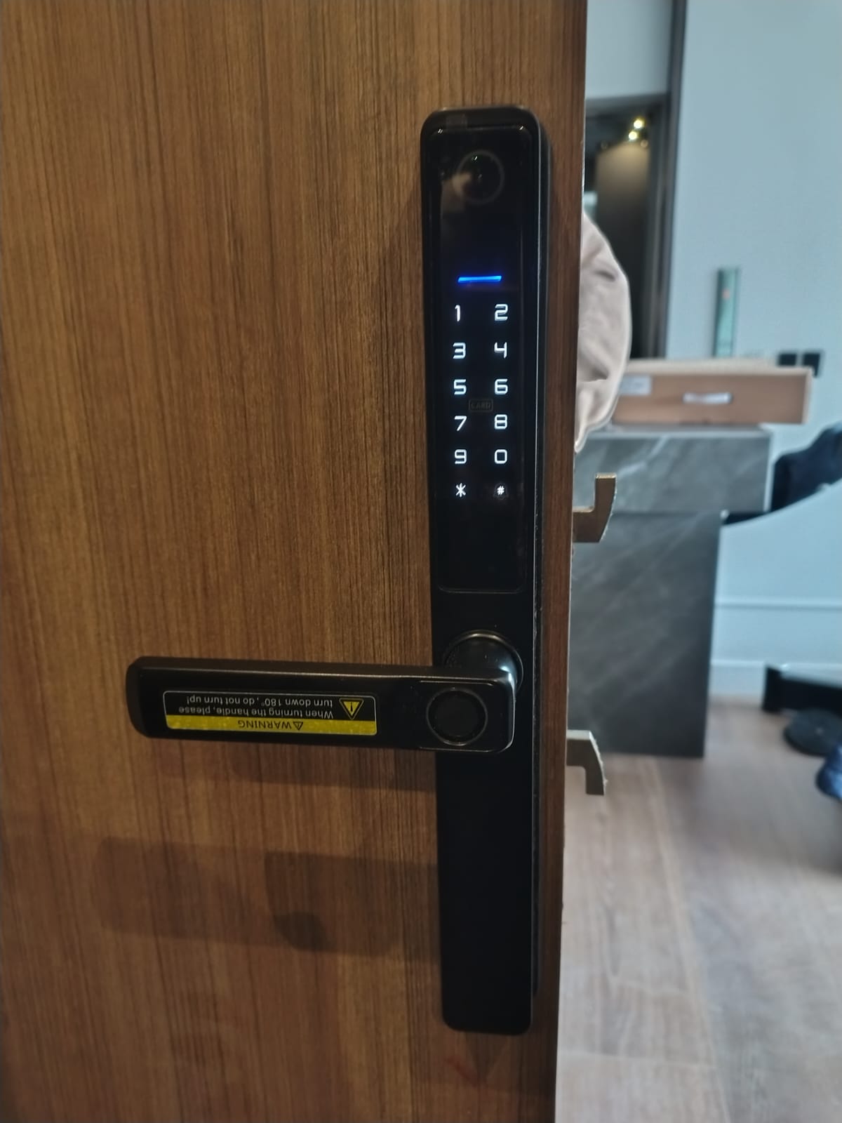 cerradura pequeña inteligente para puerta